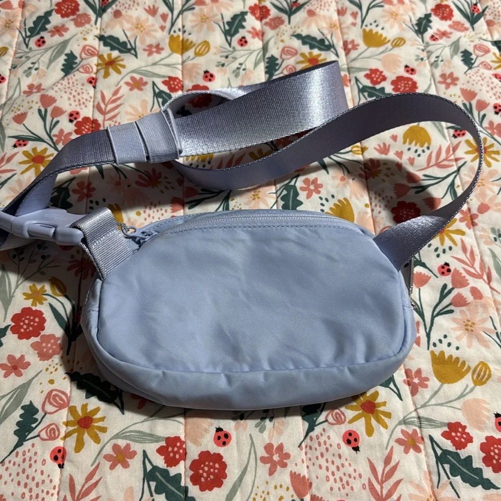 Lululemon Belt Bag Lavender Purple - Picture 4 of 11